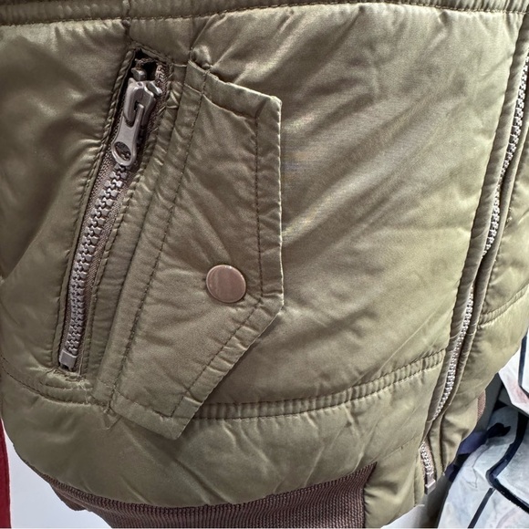 Pennsylvania Embroidered Olive Green Faux Fur Trim Puffer Vest Size Medium - Picture 10 of 12